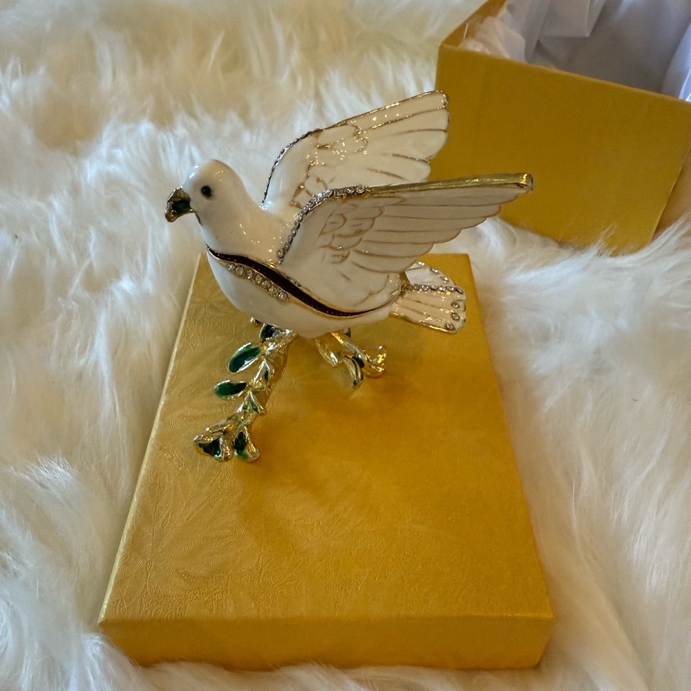 Elegant White and Gold Bird Figurine